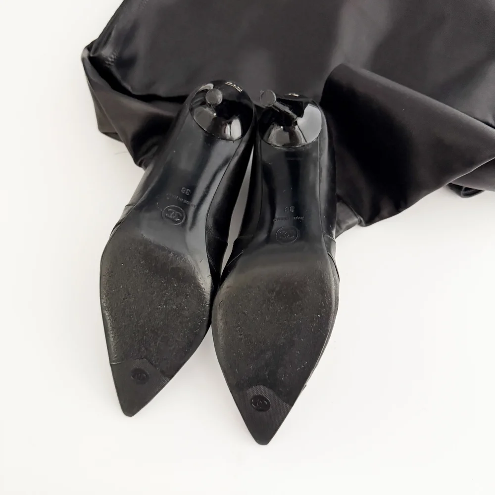 CHANEL レザー　ヒール Teyana Taylor's Chanel Boots Turn Heads with Pearl Detailing